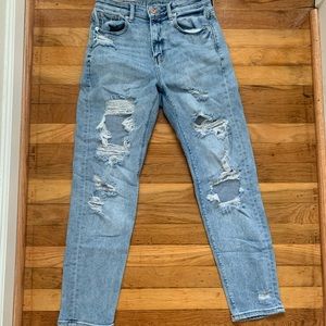 American Eagle Outfitters Light Wash Mom Jeans